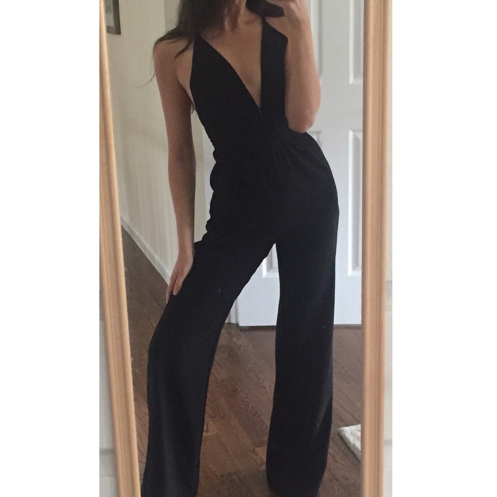 3/$20 🌟 Black Deep V Halter Jumpsuit